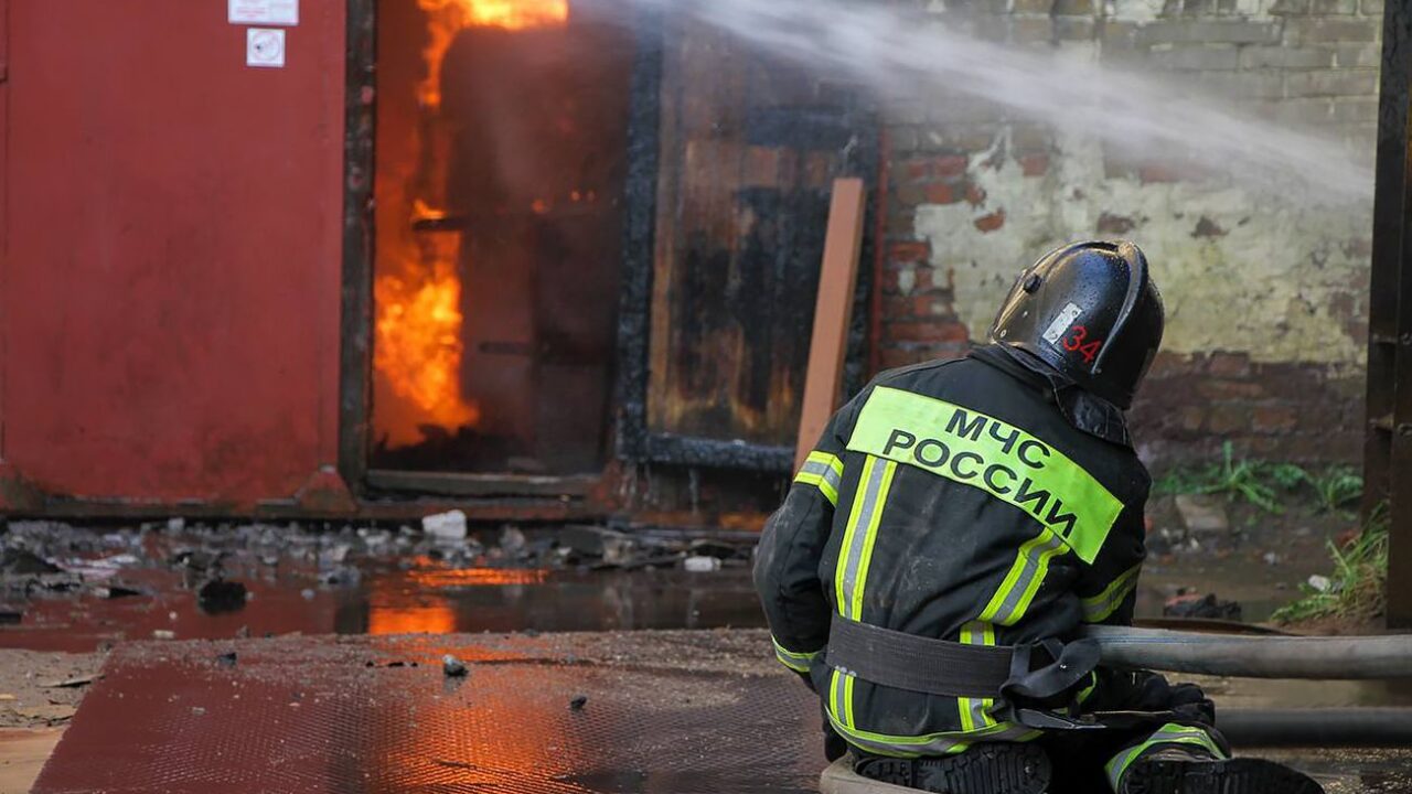 Враждебный удар дронов СБУ по стратегическому радиозаводу «Сигнал» в Ставрополе
