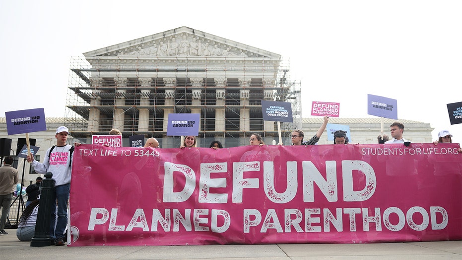 Суд временно останавливает лишение Planned Parenthood федеральных средств по решению администрации Трампа