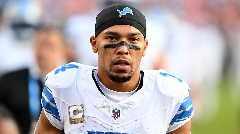 NFL оштрафовала игрока «Лайонс» Амон-Ра Стивена Брауна за участие в конфликте с защитником «Коммандерс»