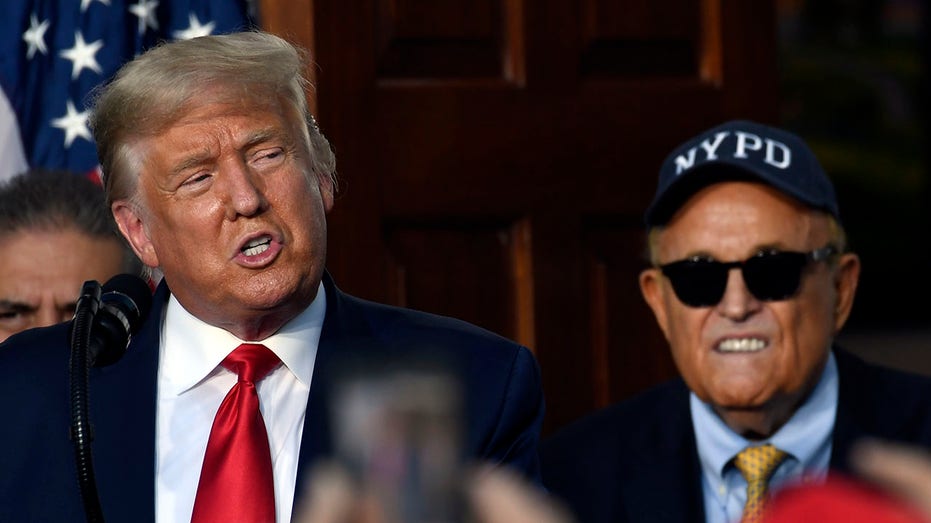 Трамп простил своих соратников за попытки оспорить итоги выборов 2020 года