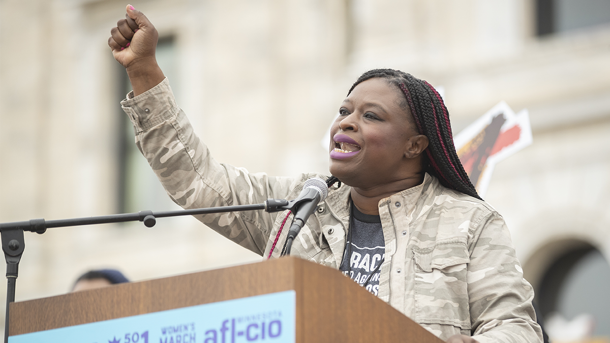 В Миннесоте задержан активист, участвовавший в штурме церкви, сообщает генеральный прокурор Пам Бонди