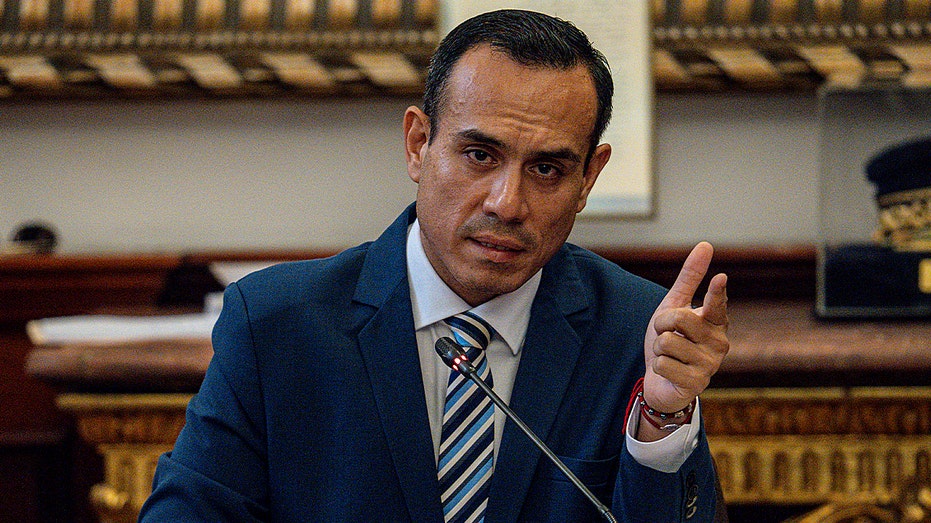 Перу сталкивается с политическим кризисом после отстранения седьмого президента за последние десять лет